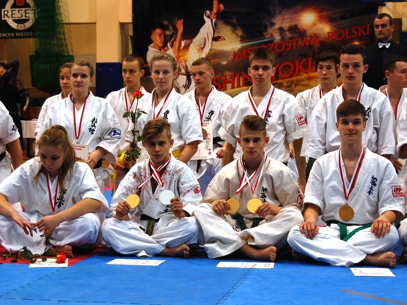 Złote medale karateków