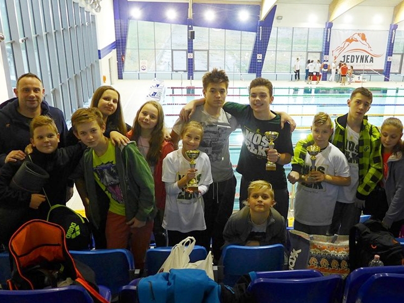 33 medale pływaków z UKS MOS Ełk