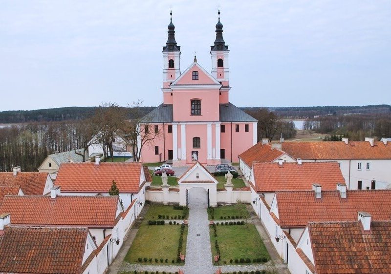 Artyści odwiedzą klasztor w Wigrach