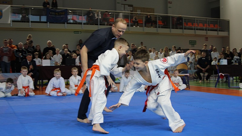 O Puchar Mazur rywalizowali młodzi zawodnicy karate