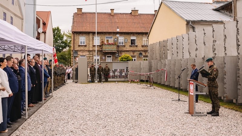 Odsłonięcie Muru Pamięci Ofiar Obławy Augustowskiej